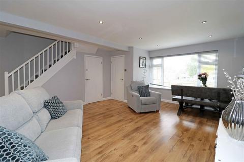 15 Laburnum Grove, Warwick, CV34 5TG