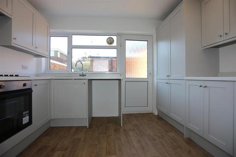 3 bedroom house to rent, College Gardens, Worthing