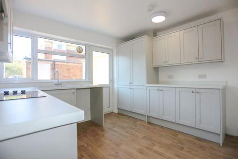 3 bedroom house to rent, College Gardens, Worthing