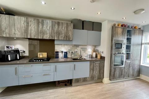 14 Brattice Way, Mapplewell, Barnsley, S75 6GX