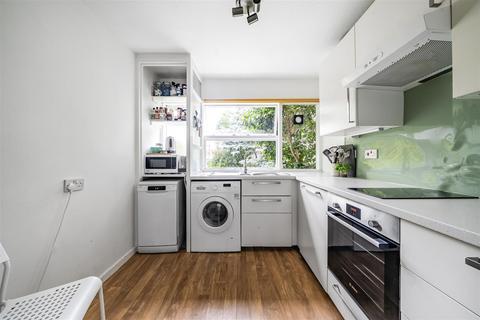 2 bedroom flat to rent, Parkleys, Richmond TW10