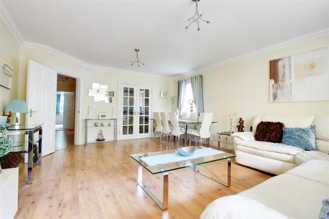 2 bedroom apartment for sale, Holywell Lodge, The Ridgeway, EN2