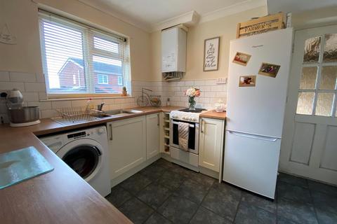 3 bedroom semi-detached house to rent, Bluebell Close, Nottinghamshire NG16