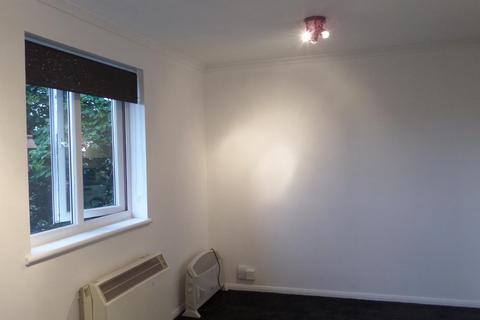 Studio to rent, Marney Road, Grange Park