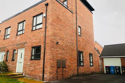 4 bedroom semi-detached house to rent, Mallow Drive, Salford