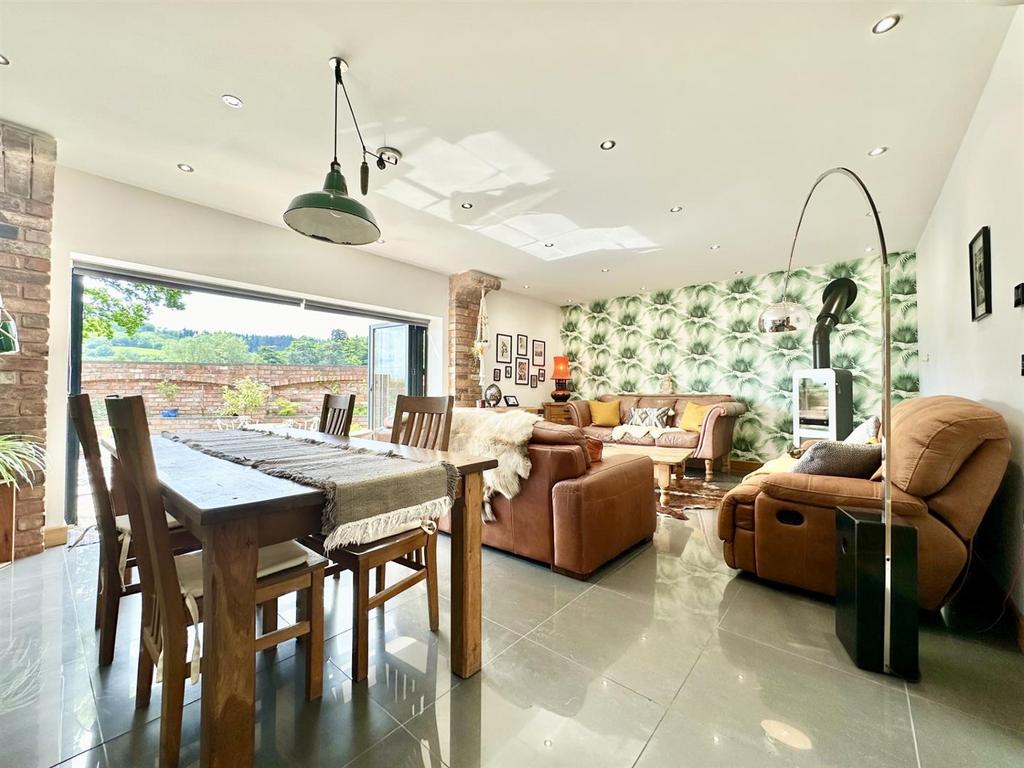 Family Room1.jpg