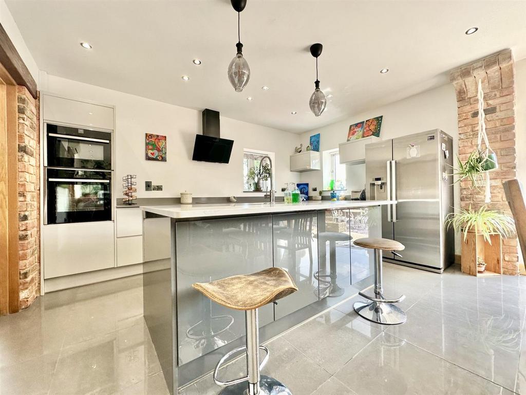 Kitchen1.jpg