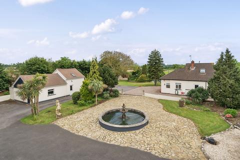 4 bedroom bungalow for sale, Taunton Road, Bishops Lydeard, Taunton, Somerset, TA4