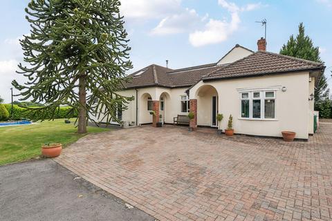 4 bedroom bungalow for sale, Taunton Road, Bishops Lydeard, Taunton, Somerset, TA4