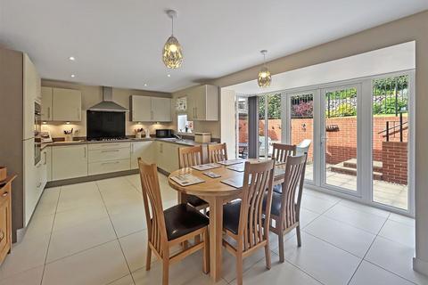 4 bedroom detached house for sale, Beacon Drive, Newton Abbot