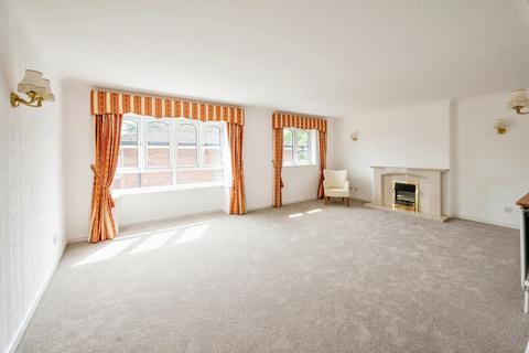 2 bedroom flat for sale, Queens Court, Alderham Close, Solihull
