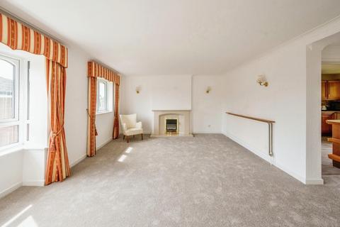 2 bedroom flat for sale, Queens Court, Alderham Close, Solihull