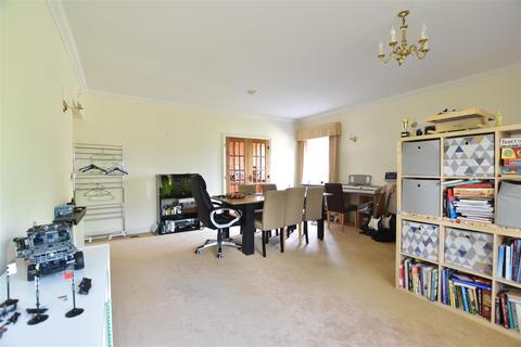 2 bedroom apartment for sale, Epsom Road, Leatherhead KT22