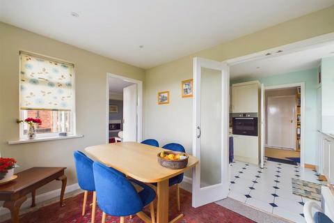 18 Bentley Avenue, Nottingham, NG3 7AX