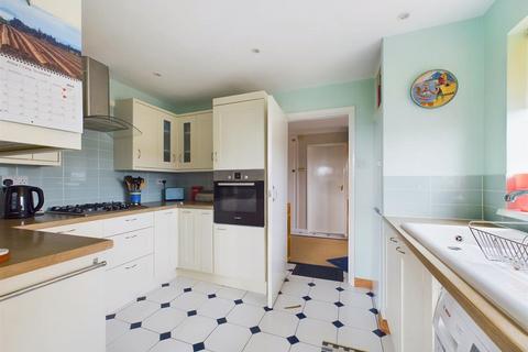 18 Bentley Avenue, Nottingham, NG3 7AX