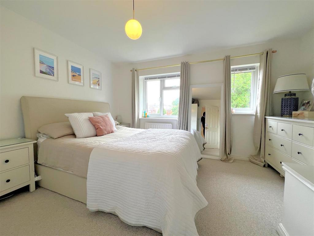 Bedroom 1.jpg