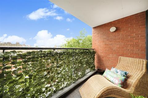 Flat 3, Holland House, 42 Newington Green, London, N16 9PQ