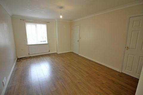 3 bedroom mews to rent, Kingsdale Close, Bury BL9