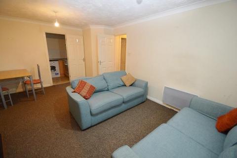 2 bedroom apartment to rent, Hurworth Avenue, Slough, Berkshire, SL3
