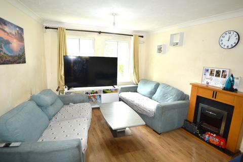 2 bedroom apartment to rent, Hurworth Avenue, Slough, Berkshire, SL3