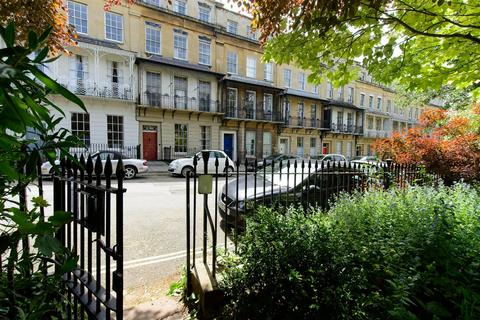 2 bedroom flat to rent, Caledonia Place Clifton Bristol