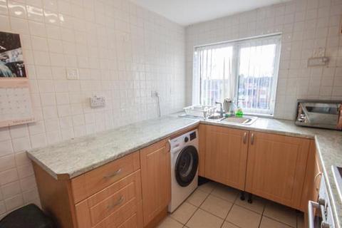2 bedroom flat for sale, Cedar Close, Burntwood, WS7 4RX