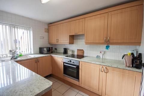 2 bedroom flat for sale, Cedar Close, Burntwood, WS7 4RX