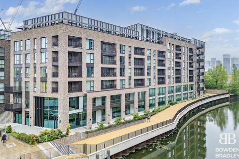 2 bedroom apartment to rent, Southmere House, Stratford, E15