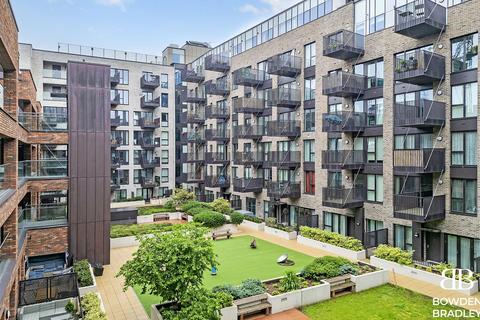 2 bedroom apartment to rent, Southmere House, Stratford, E15