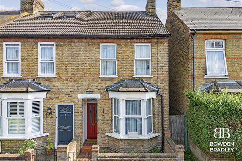 3 bedroom end of terrace house for sale, Greenfield Street, Waltham Abbey