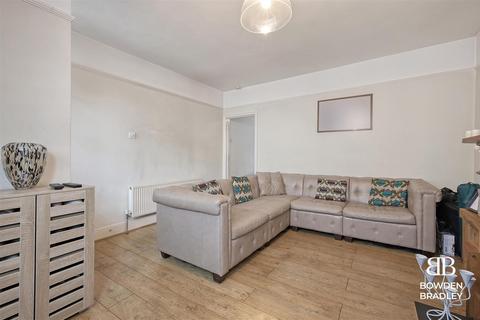 52 Greenfield Street, Waltham Abbey, EN9 1HL