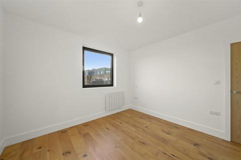 1 bedroom flat to rent, 369 Staines Road, Hounslow TW4