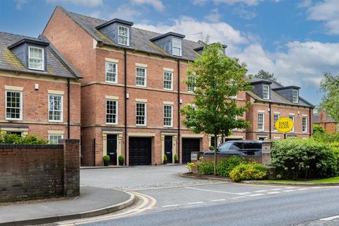 4 bedroom townhouse for sale, Crown Green Court, Waterlode, Nantwich