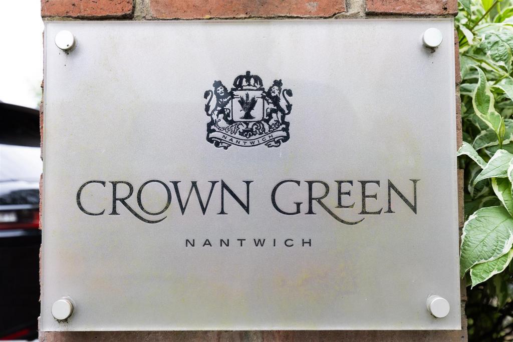 3 Crown Green Court 2.jpg