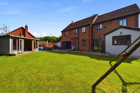 6 bedroom detached house for sale, Cabin Lane, Oswestry