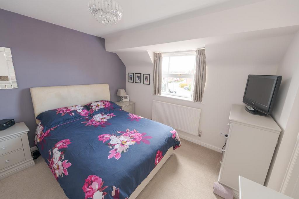 Bedroom 1.jpg