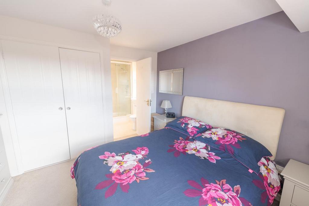 Bedroom 1 pic 2.jpg