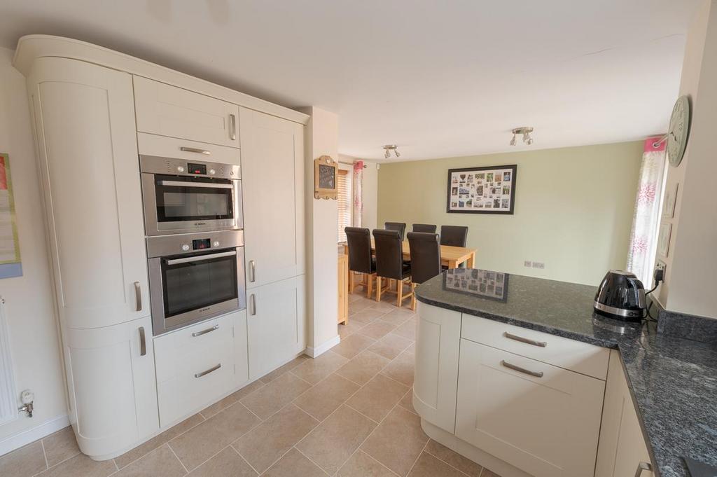 Kitchen pic 3.jpg