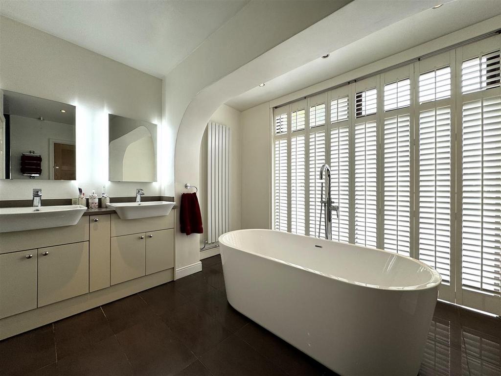 Luxurious family bathroom