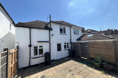 3 bedroom end of terrace house for sale, Clarence Road, Fleet GU51