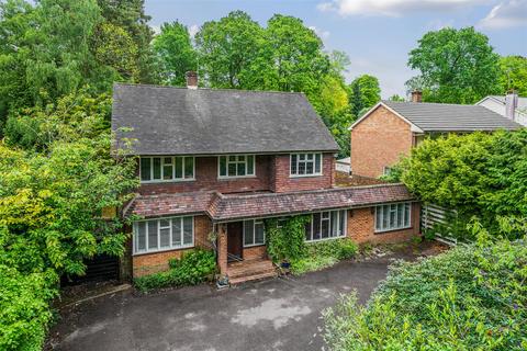 4 bedroom detached house for sale, Golf Drive, Surrey GU15