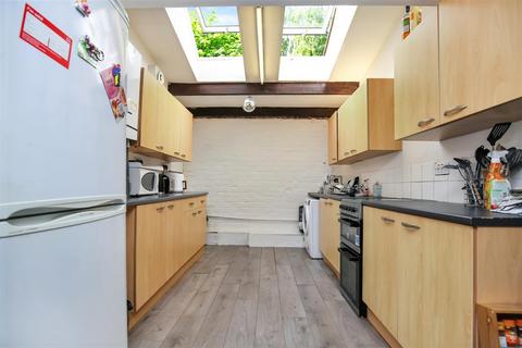 4 bedroom end of terrace house to rent, Stratford Road, Newcastle Upon Tyne NE6