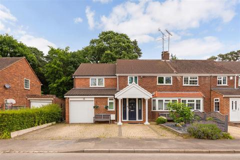 3 bedroom semi-detached house to rent, Beechwood Close, Ascot