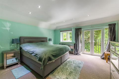 3 bedroom semi-detached house to rent, Beechwood Close, Ascot