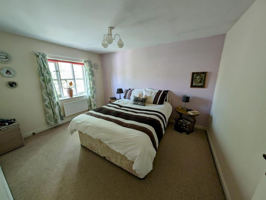 Bed 2.jpg