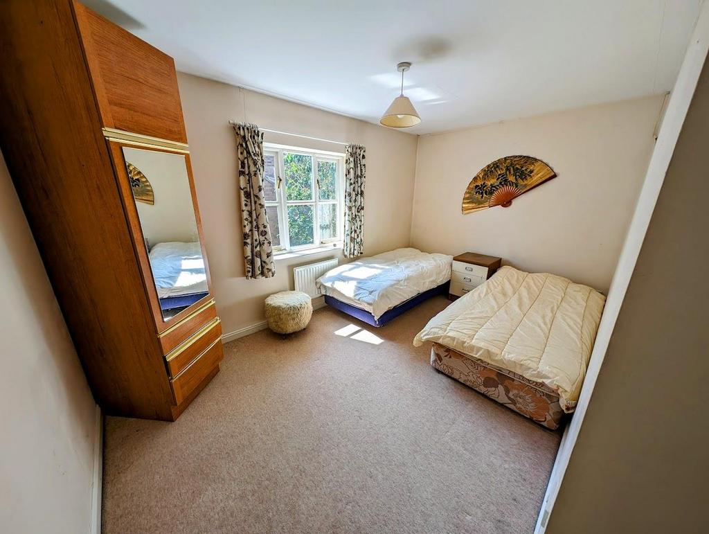 Bed 4.jpg
