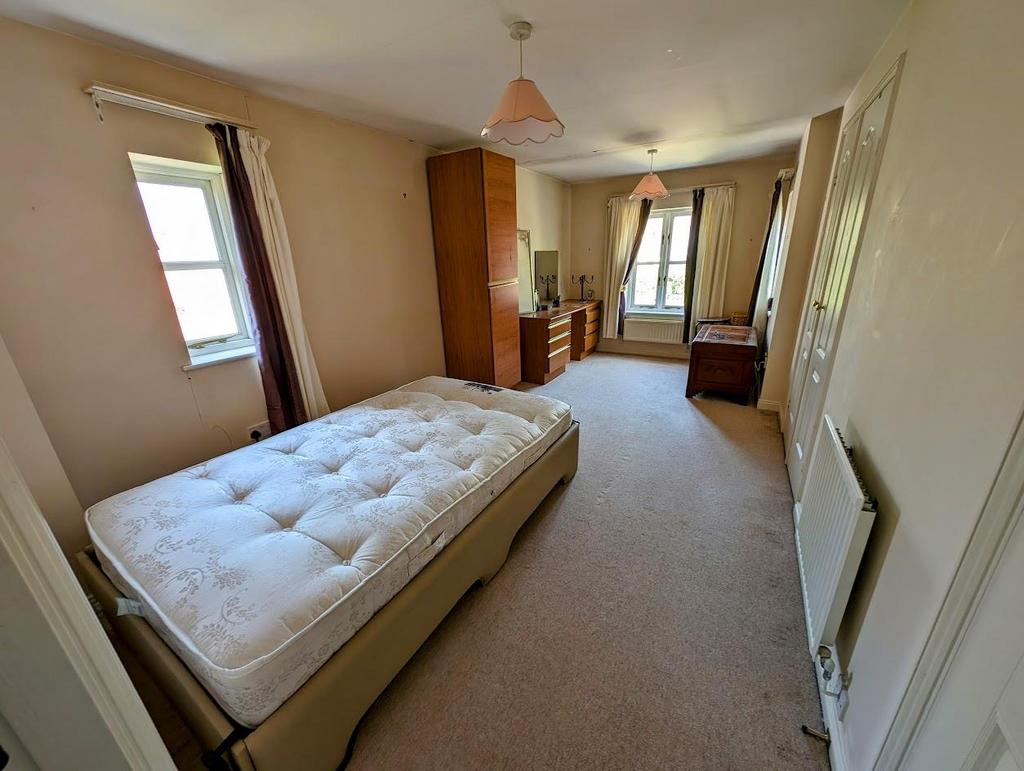Bed 1.jpg