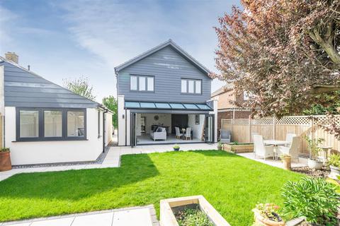 4 bedroom detached house for sale, Cheltenham Crescent, Lee-On-The-Solent PO13