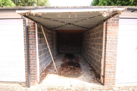 Garage to rent, Rosetrees, Guildford