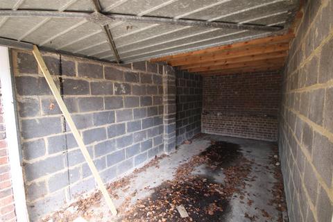 Garage to rent, Rosetrees, Guildford